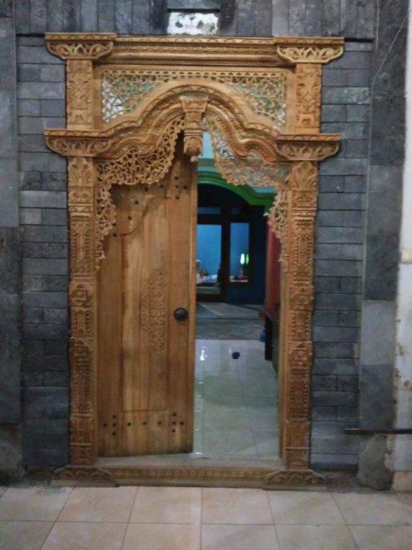Pintu Gapura Gebyok Jepara Ukir